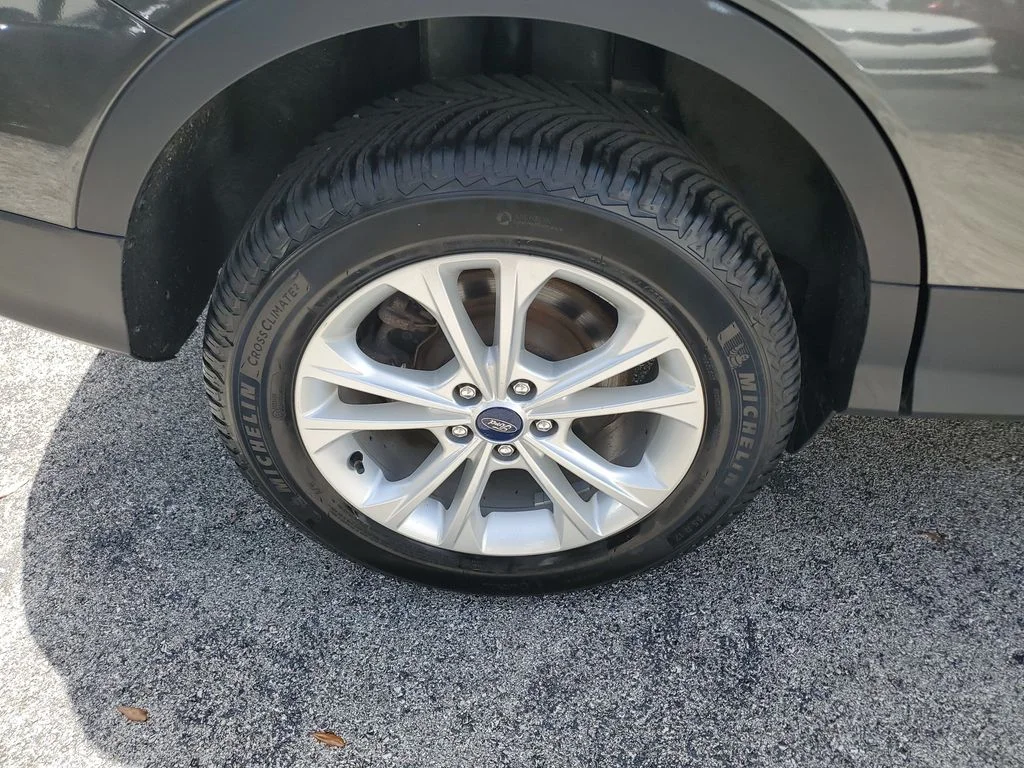 Used 2018 Gray Ford SE image 6