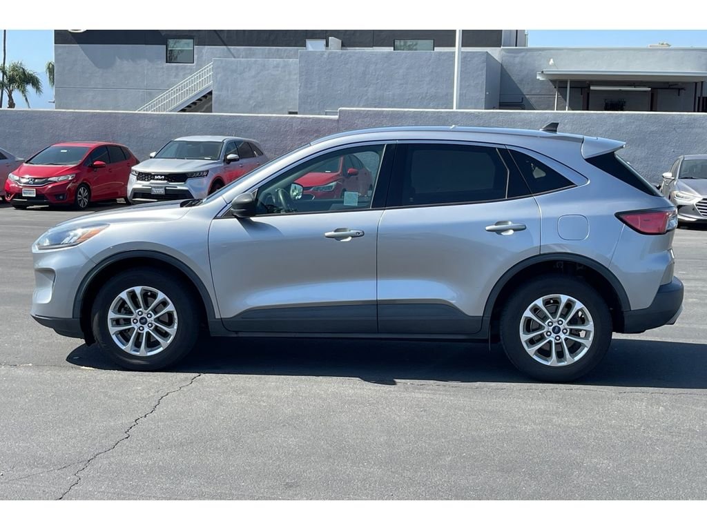Used 2022 ICONIC SILVER Ford SE image 3