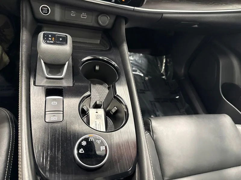 Used 2021 White Nissan SL image 33
