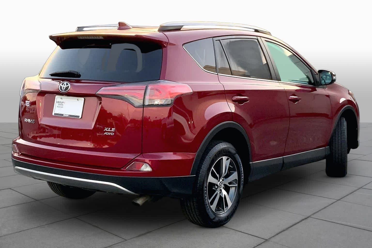 Used 2018 Ruby Flare Pearl Toyota XLE image 13