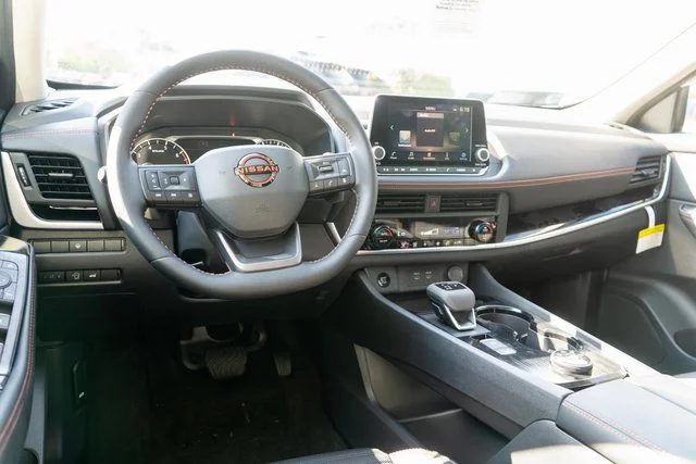 New 2026 Everest White Pearl TriCoat Nissan Rock Creek® image 11