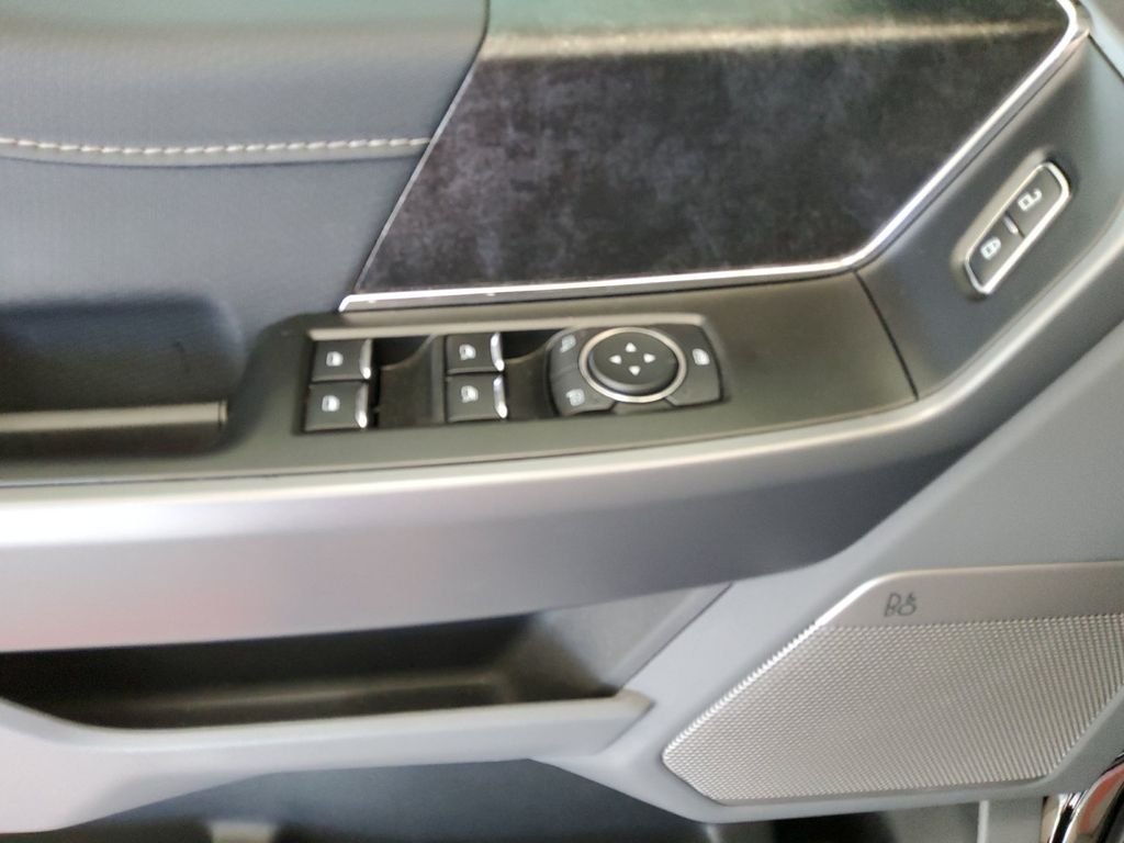 Used 2025 Black Ford Flash image 12