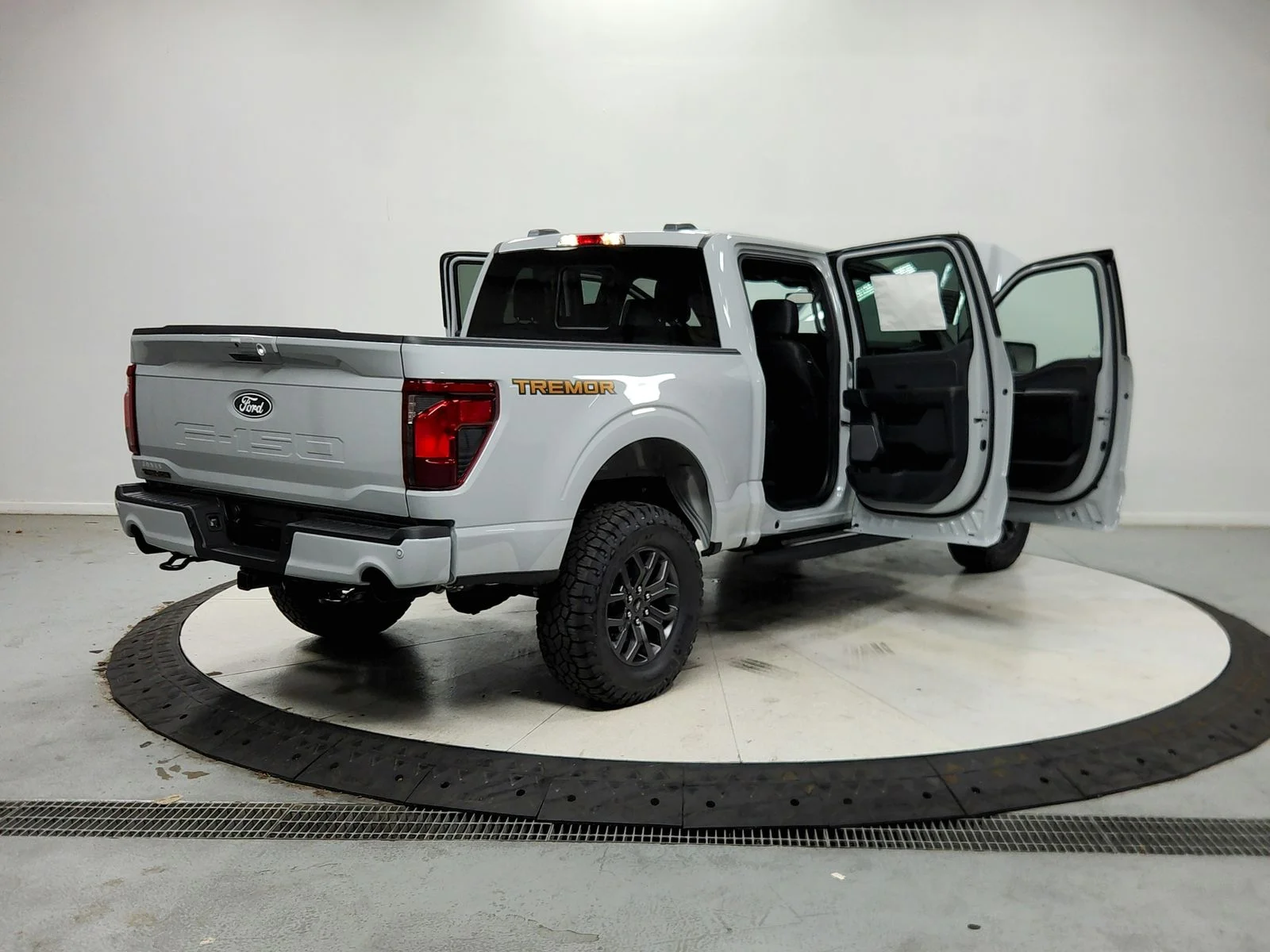 New 2026 White Ford Tremor image 16
