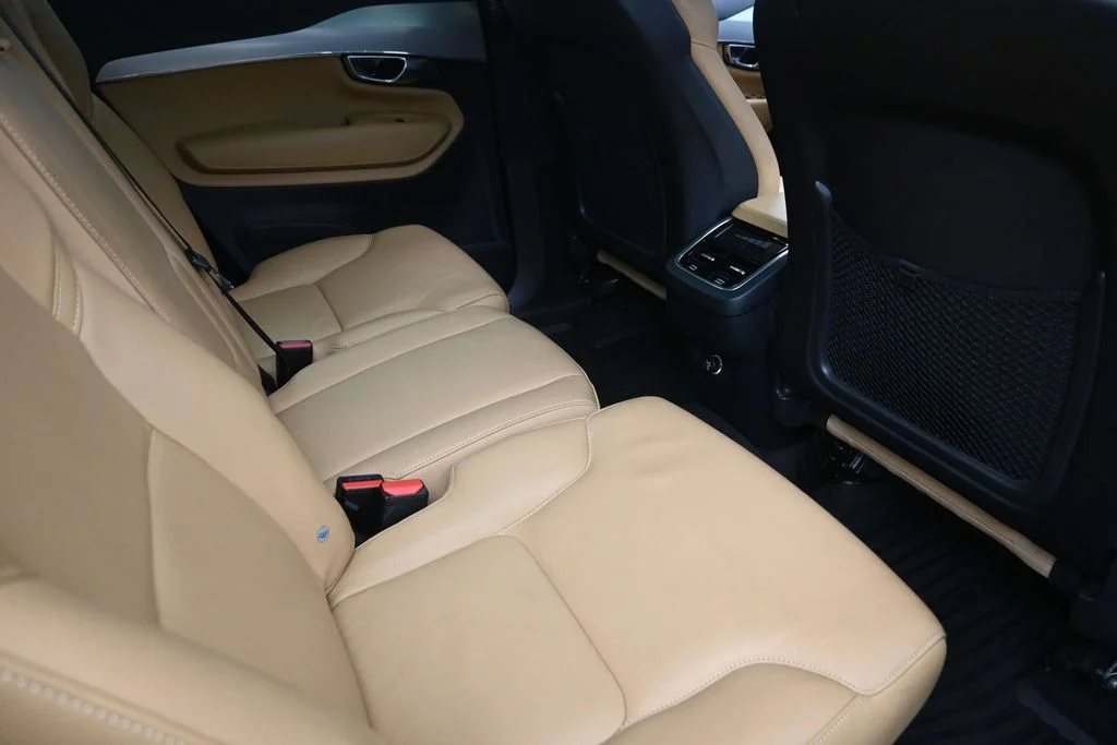 Used 2017 Blue Volvo T6 Momentum image 10