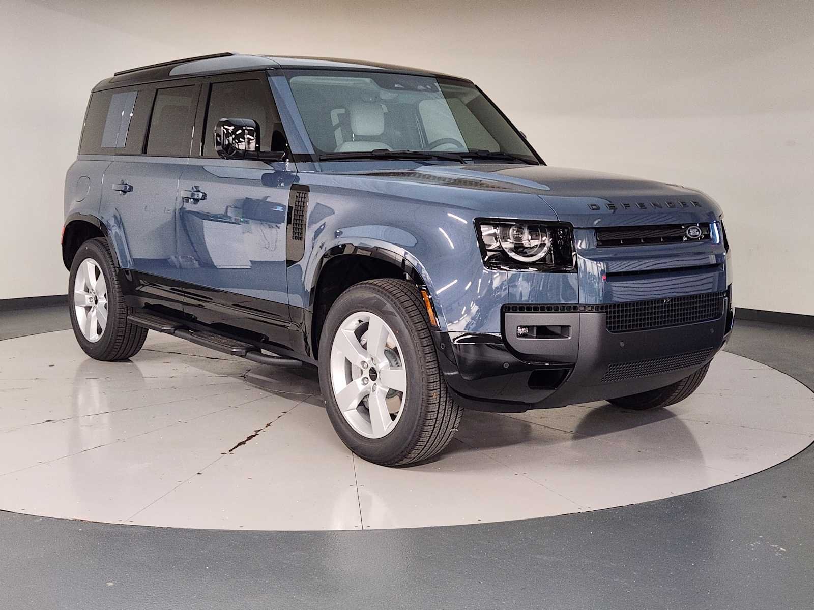 New 2026 Tasman Blue Land Rover X-Dynamic SE image 7