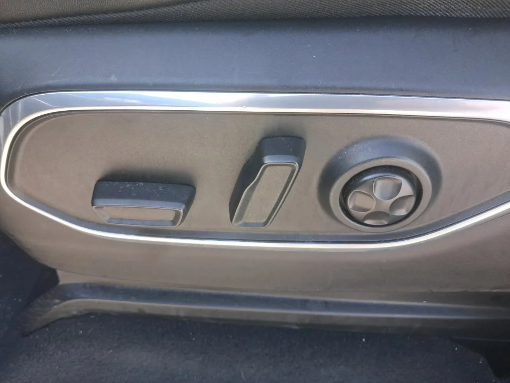 Used 2024 White Jeep Series II image 24