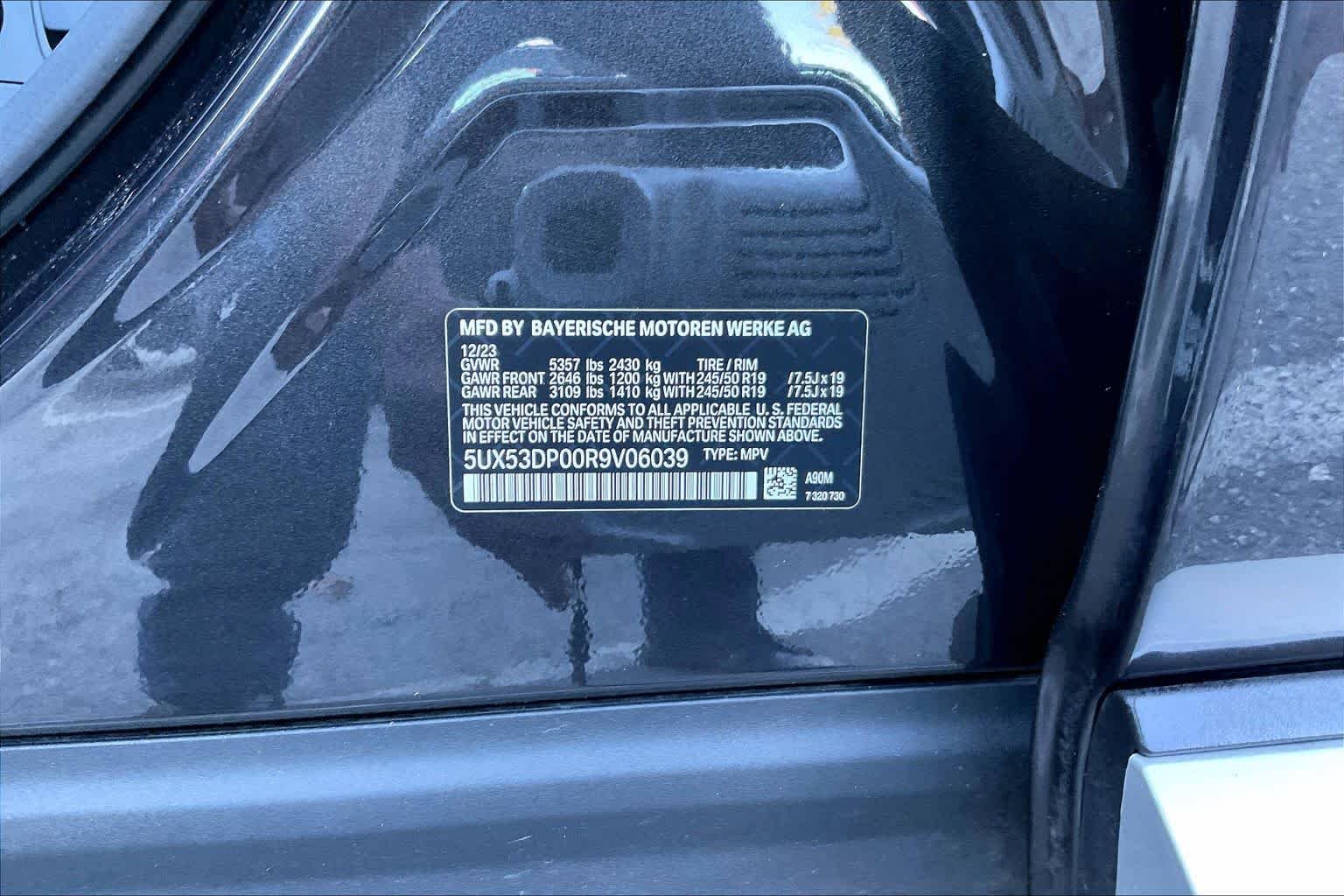 Used 2024 Dark Graphite Metallic BMW xDrive30i image 31