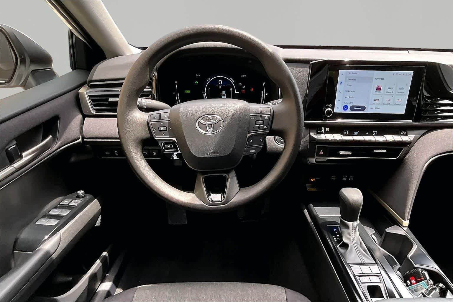 Used 2025 Ice Cap Toyota LE image 6