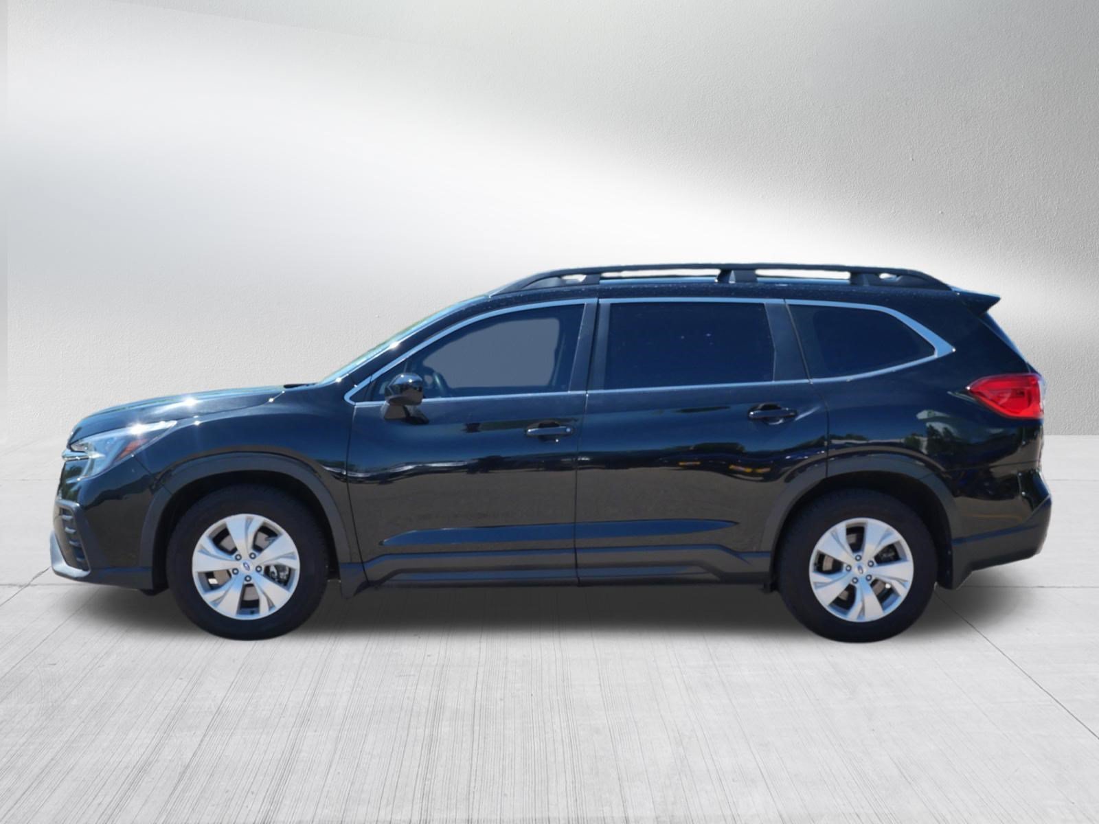 Used 2023 Crystal Black Silica Subaru 8P image 4