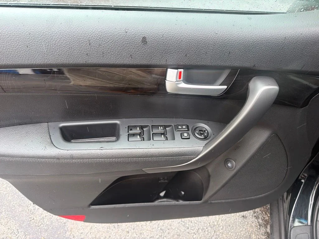 Used 2015 Black Kia LX image 25