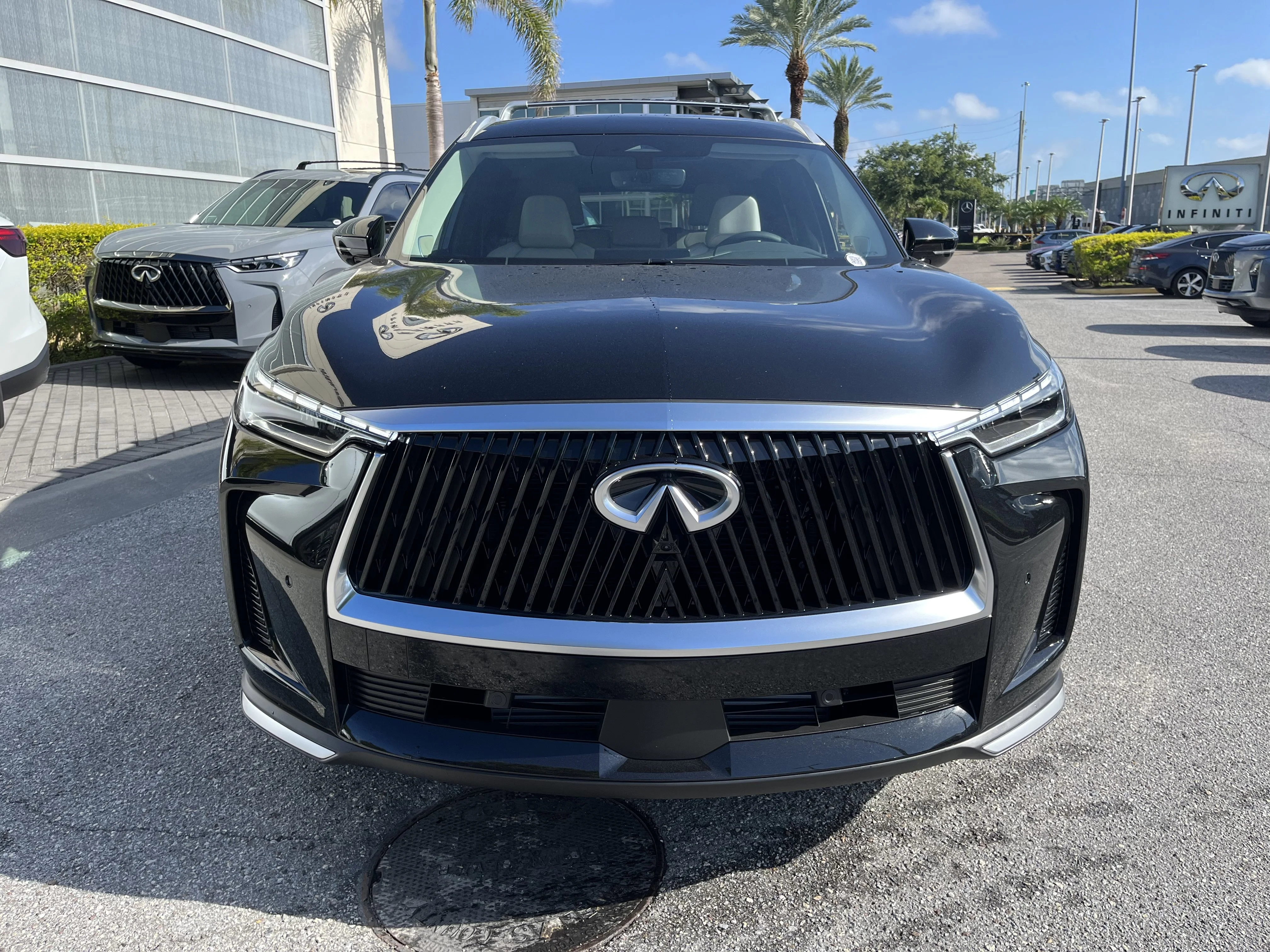 New 2027 Mineral Black INFINITI LUXE image 9