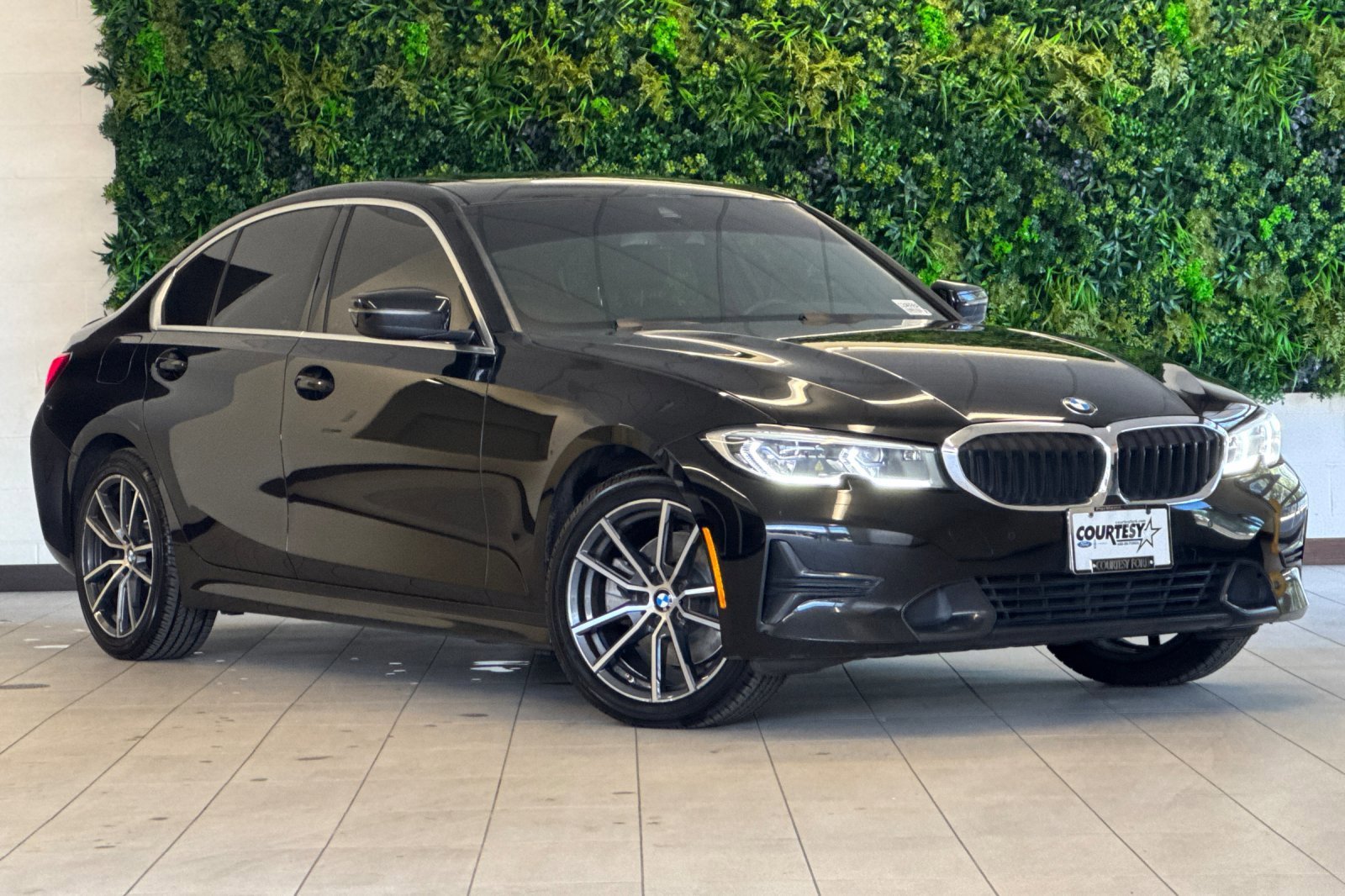 2021 BMW 3 Series 330i xDrive Sedan's photo