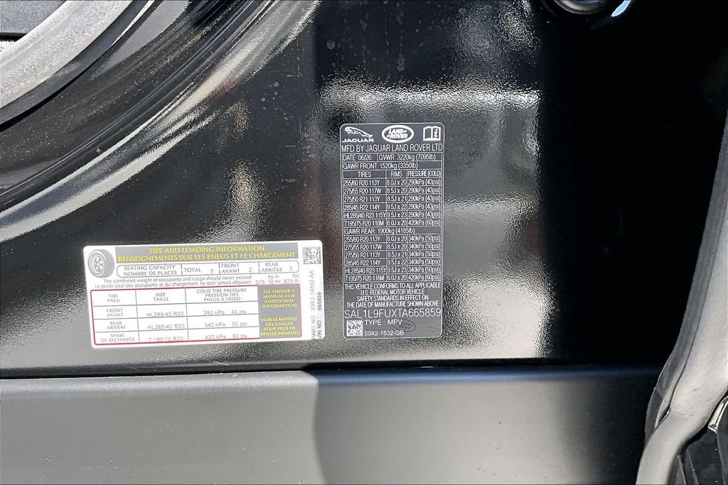 New 2026 SANTORINI BLACK Land Rover Dynamic SE image 8