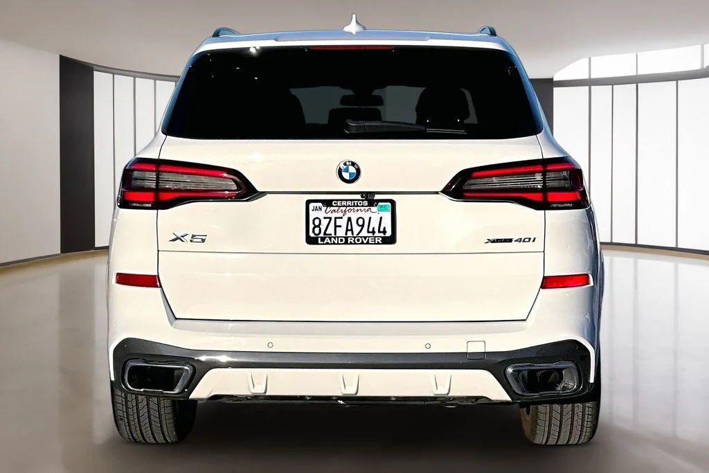 Used 2021 White BMW xDrive40i image 5