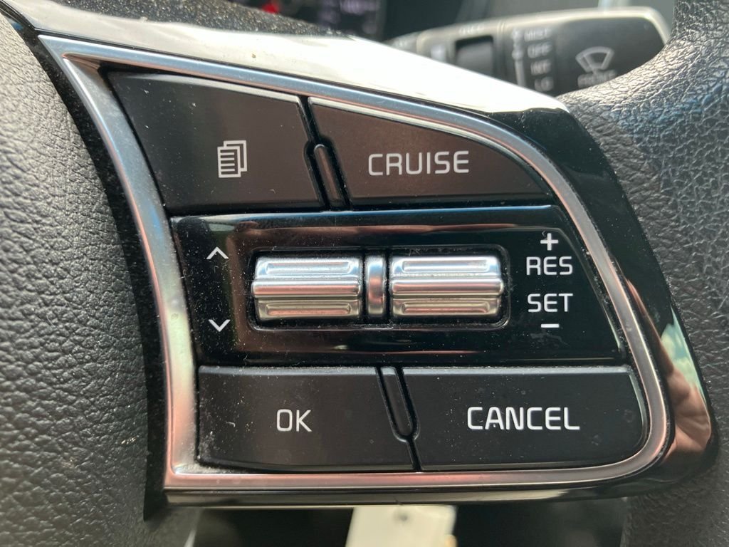 Used 2019 White Kia LX image 15
