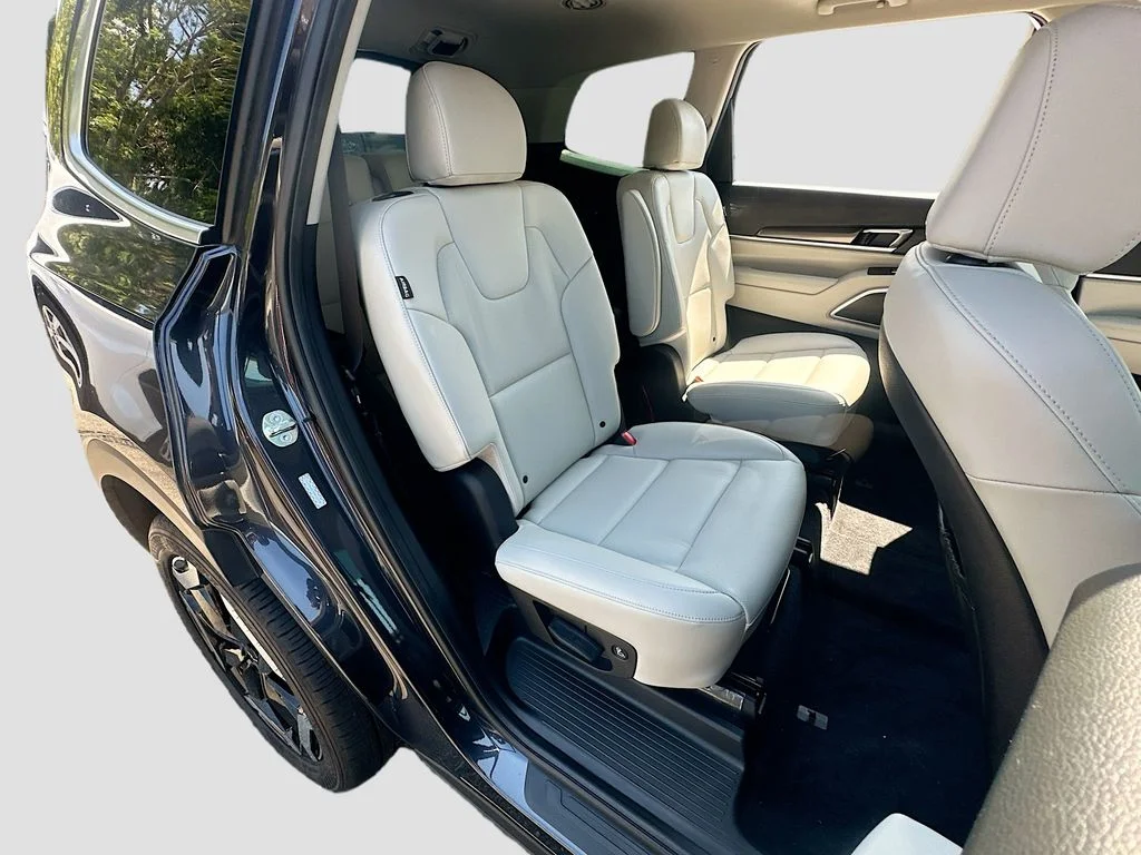 Certified Used 2025  Kia S image 29