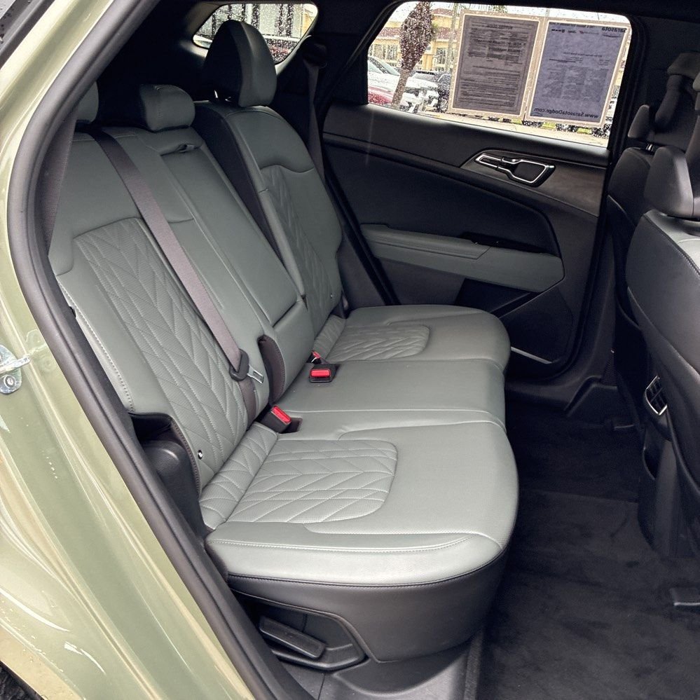 Used 2023 Green Kia X-Line image 15