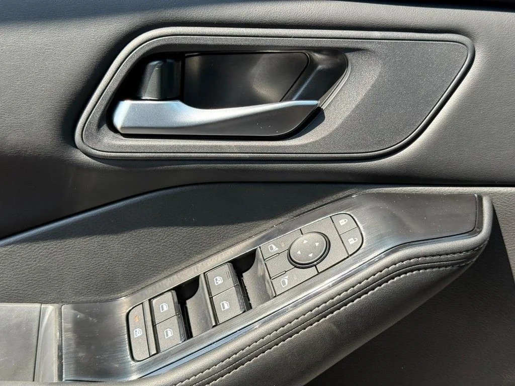 2026 Nissan Rogue SV - Photo 16