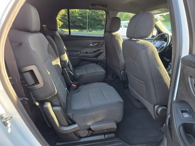 Used 2023 SUMMIT WHITE Chevrolet LT Cloth image 20