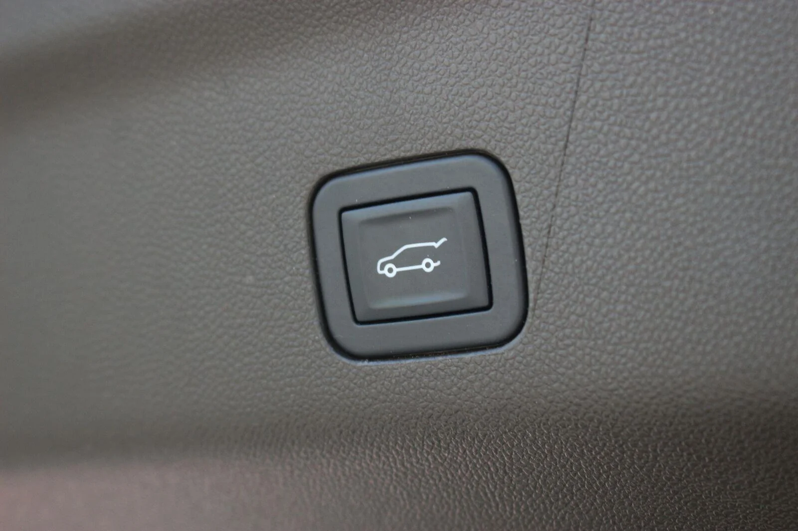 Used 2024 Black Chevrolet Z71 image 13