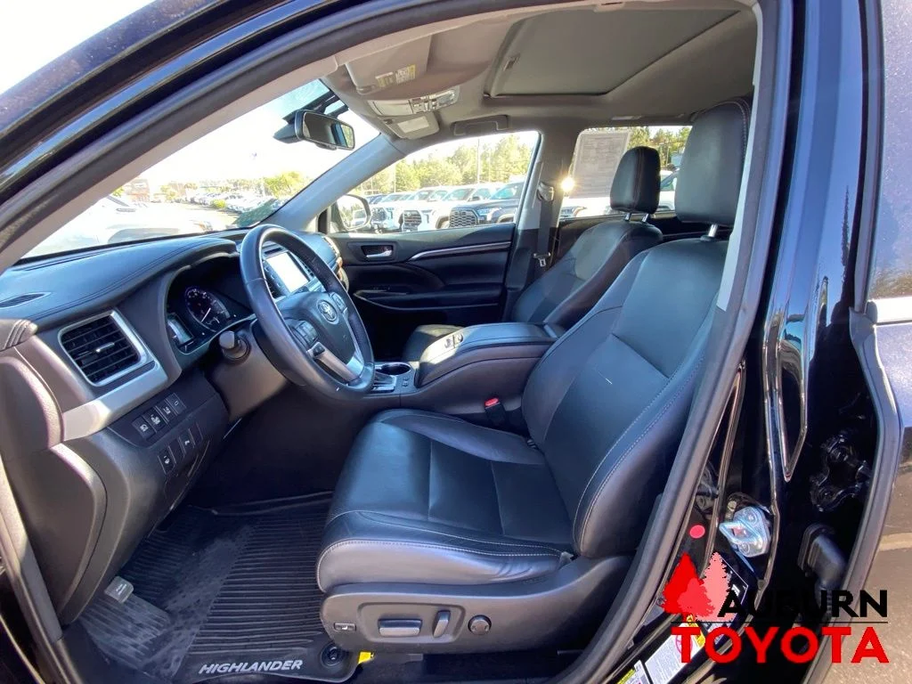 Used 2016 Midnight Black Metallic Toyota Limited image 36