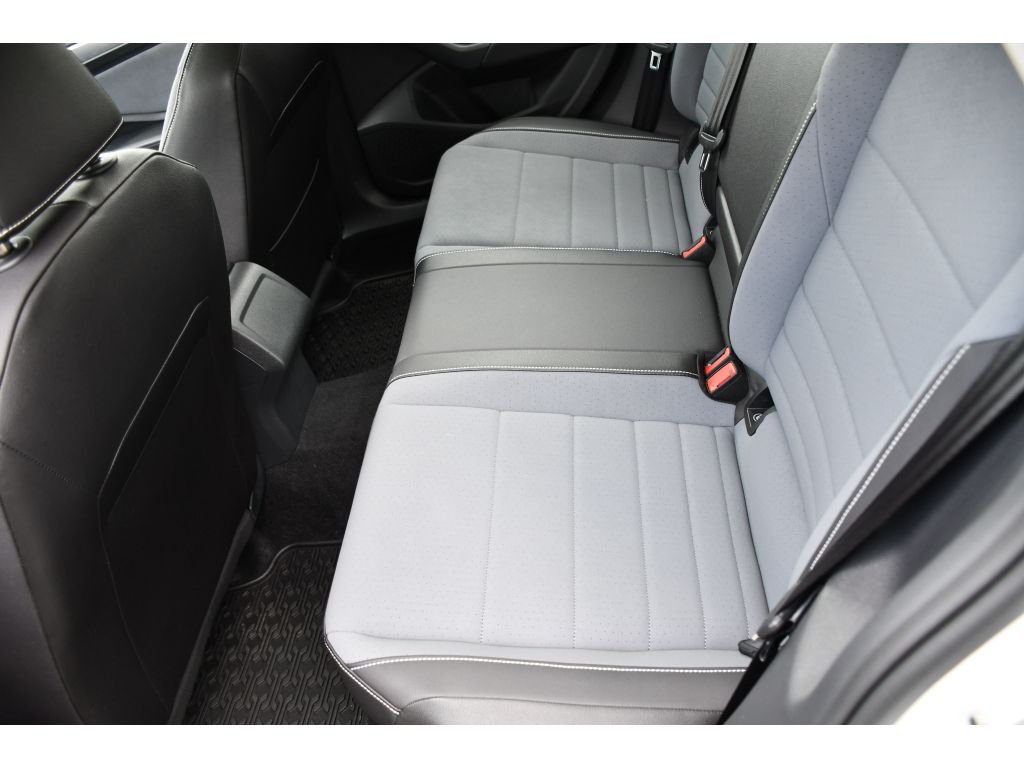 Used 2025 Opal White Pearl Volkswagen SE image 16