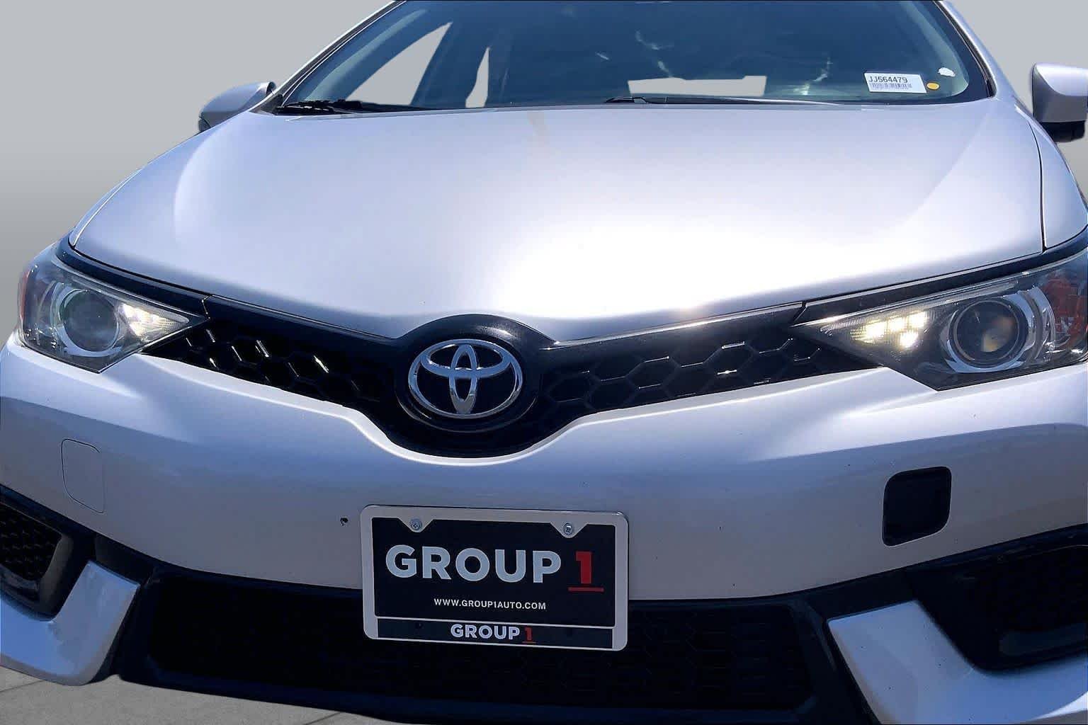 Used 2018 Classic Silver Metallic Toyota  image 30