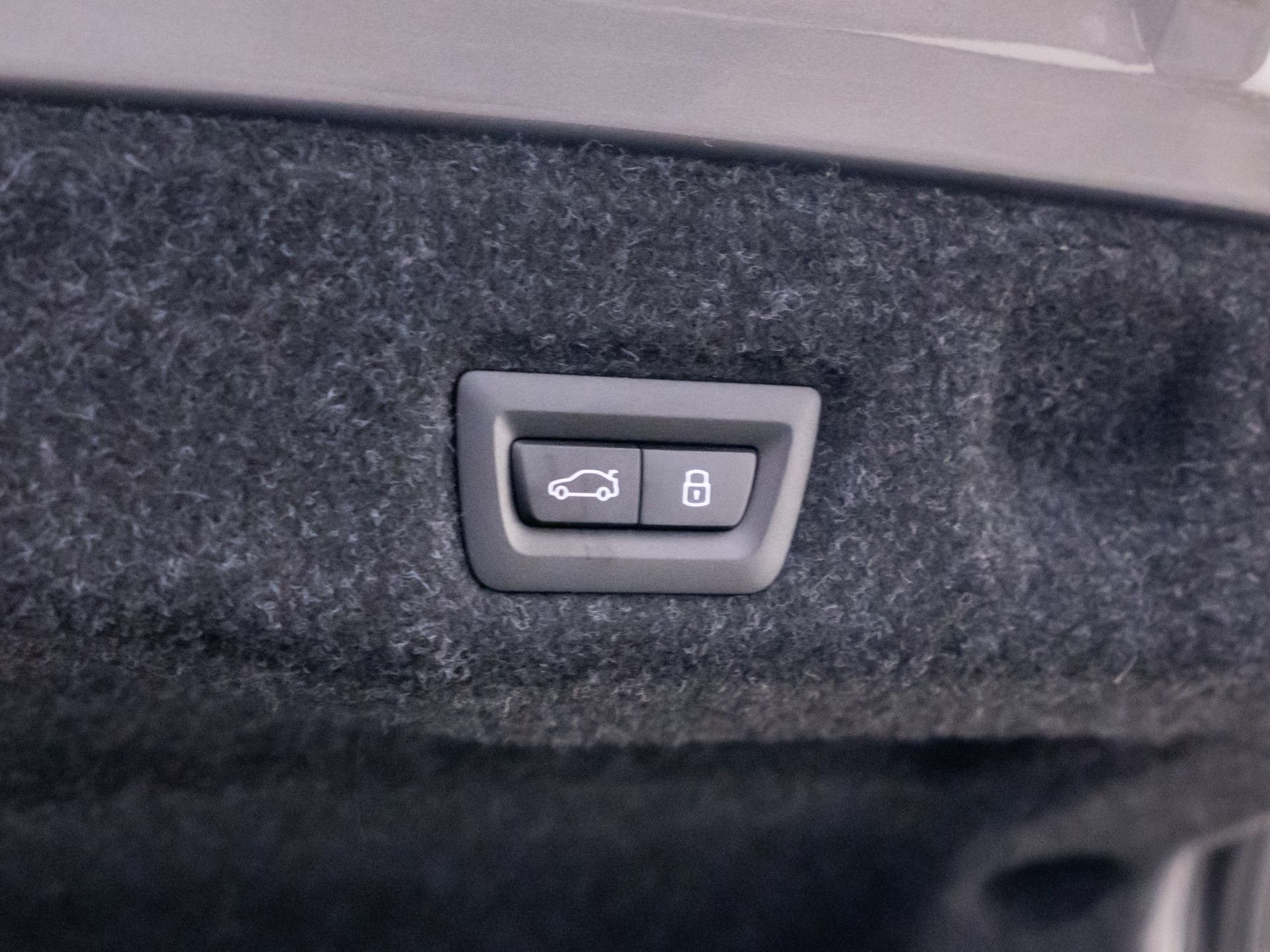 New 2026 Oxide Grey Metallic BMW 530i xDrive image 33