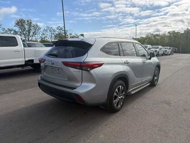 Used 2023 Silver Toyota XLE image 3