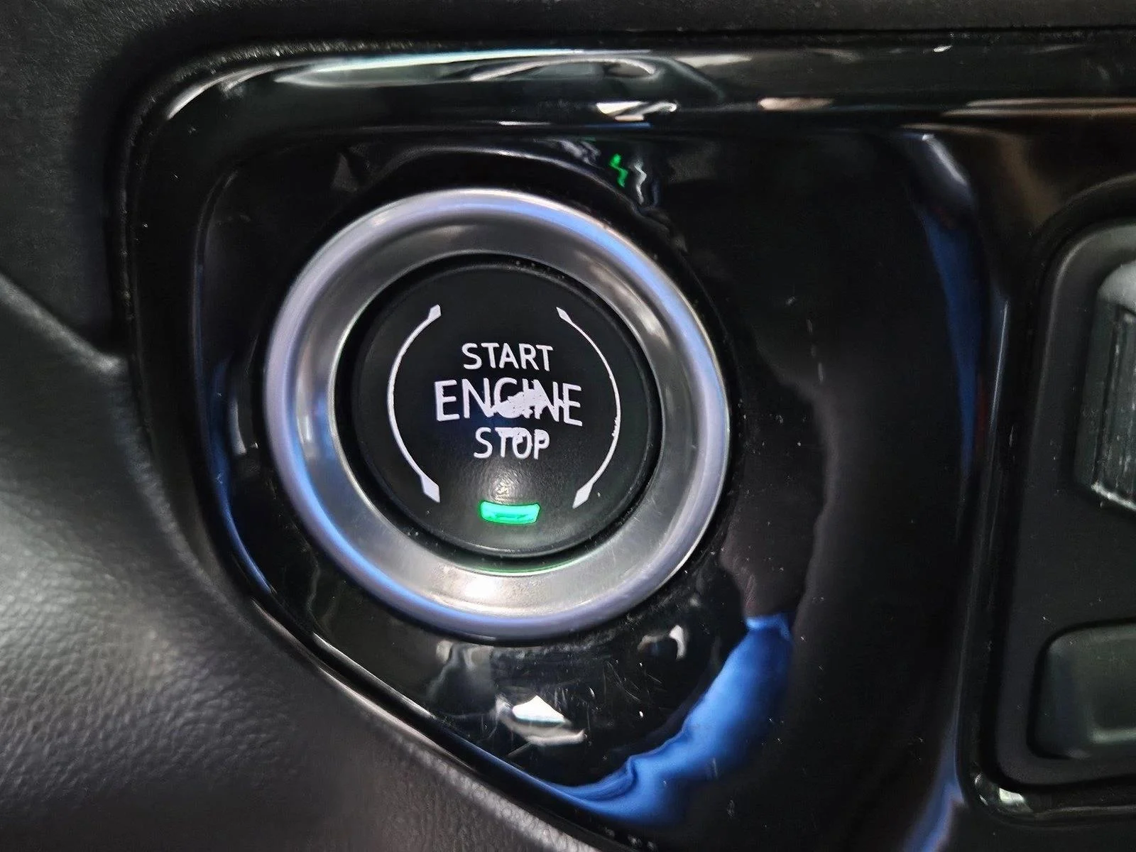 Used 2024 Onyx Black GMC Elevation image 15