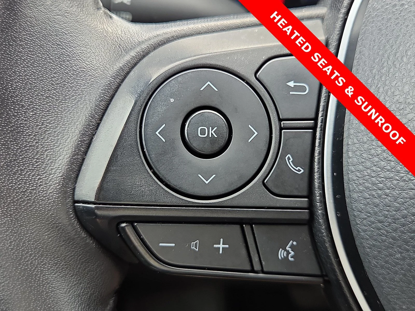 Used 2022 Blizzard Pearl/Midnight Black Metallic Toyota Hybrid XSE image 21