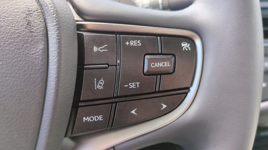 Used 2022 White Lexus 350 image 21