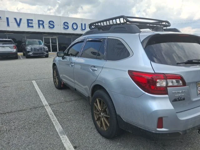 Used 2017 Silver Subaru 2.5i image 6
