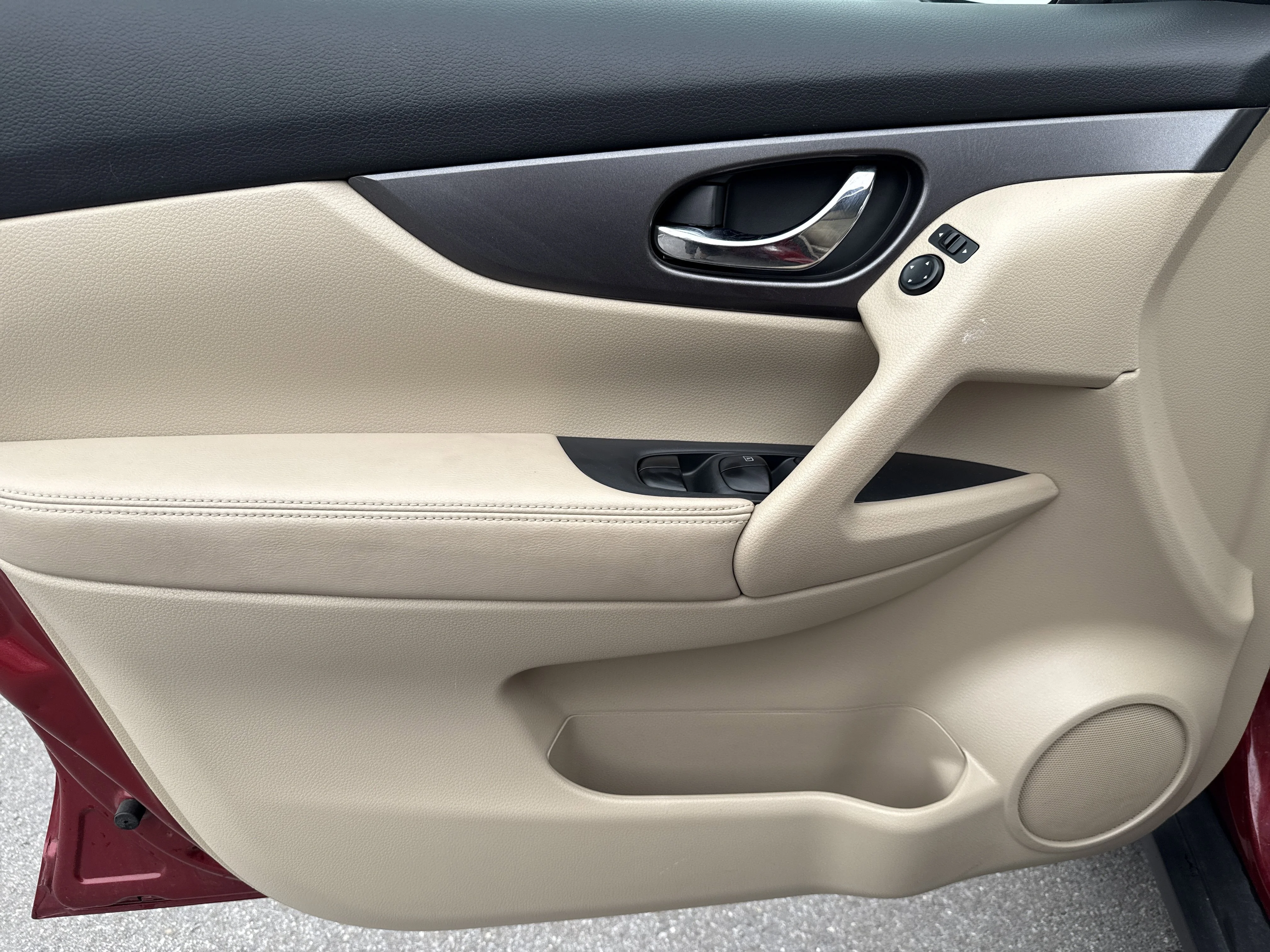 Used 2015 Cayenne Red Nissan S image 20