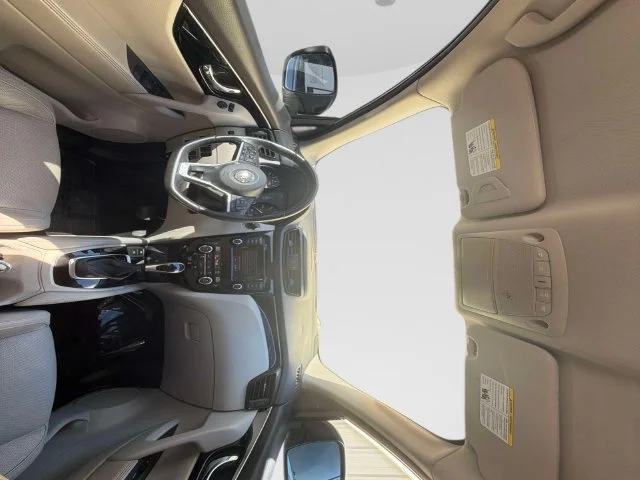 Used 2019 Silver Nissan SL image 18