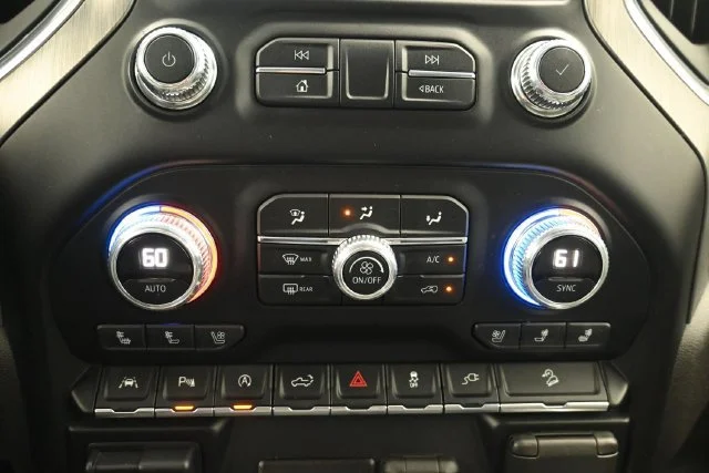 Used 2019 WHITE FROST TRICOAT GMC Denali image 18