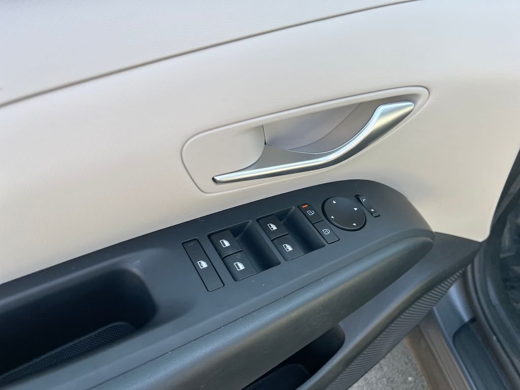 Used 2025 Gray Hyundai SEL image 10