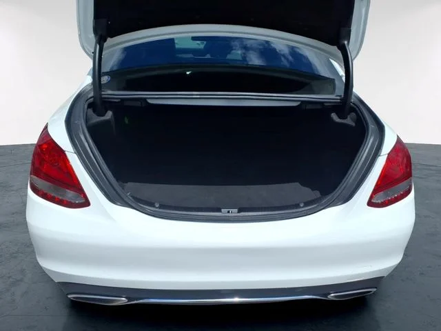 Used 2018  Mercedes-Benz C 300 image 8