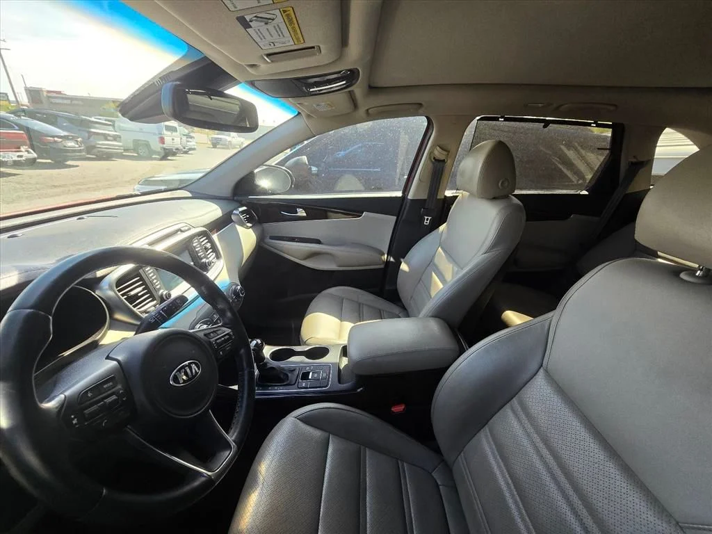 Used 2018 Red Kia EX image 4