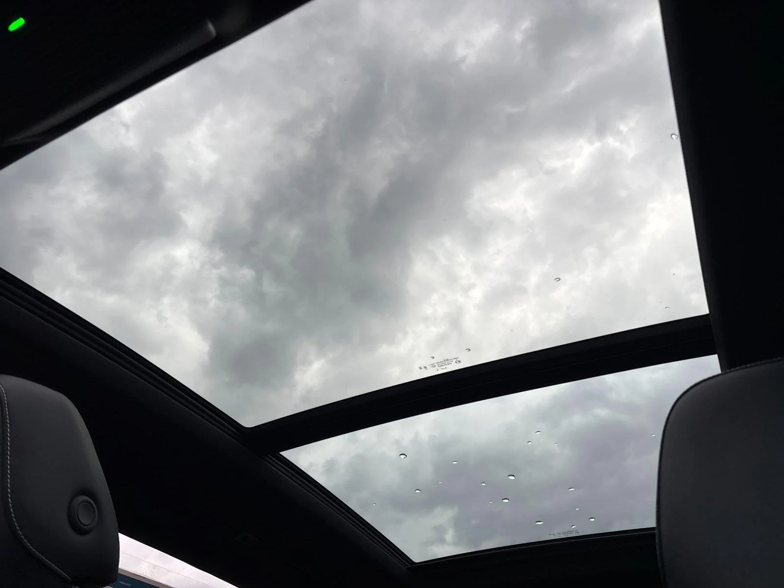 New 2026 opal white with deep black roof Volkswagen SE R-Line Black image 30