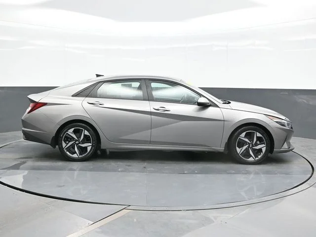 Used 2023 Silver Hyundai SEL image 8