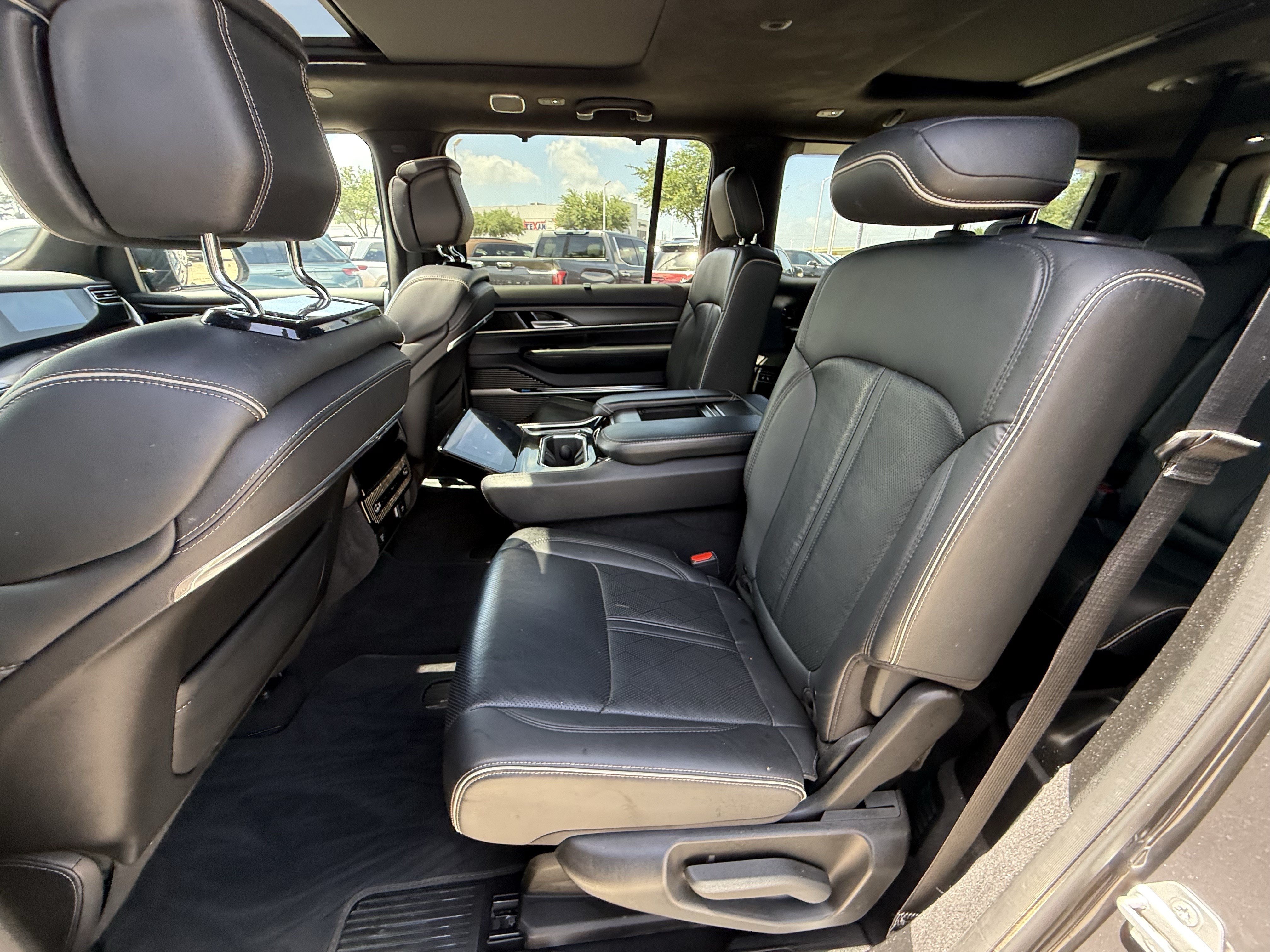 Used 2024 Baltic Gray Metallic Clearcoat Jeep  image 29