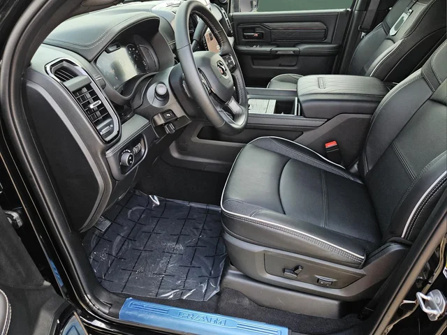2025 RAM 3500 Limited - Photo 11