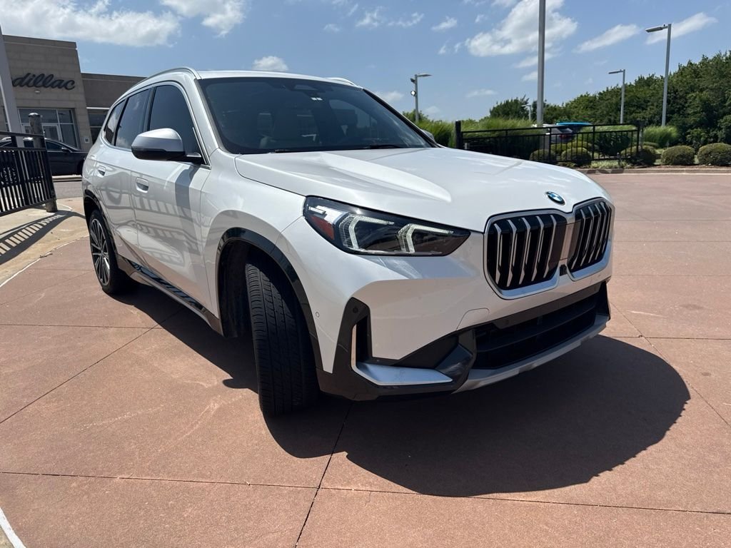 Used 2024 White BMW xDrive28i image 3
