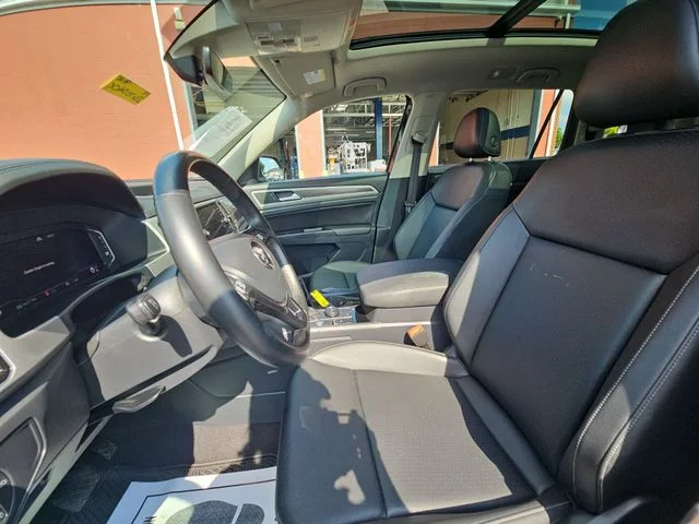 Used 2019 Black Volkswagen SEL image 21
