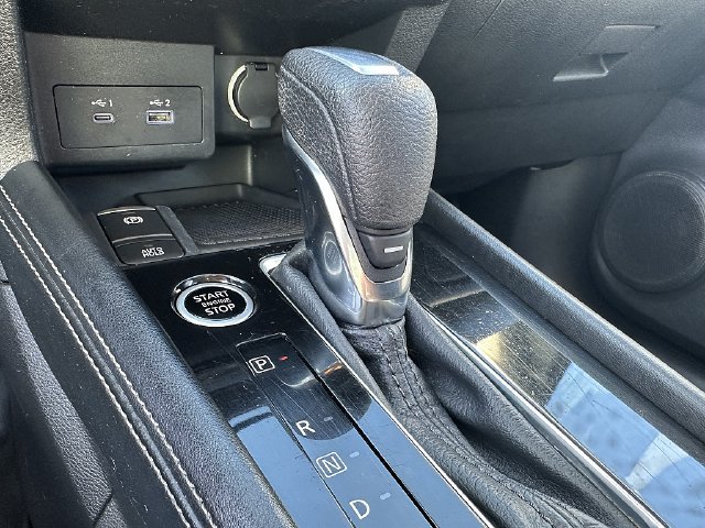 Used 2022 Red Nissan SV image 33