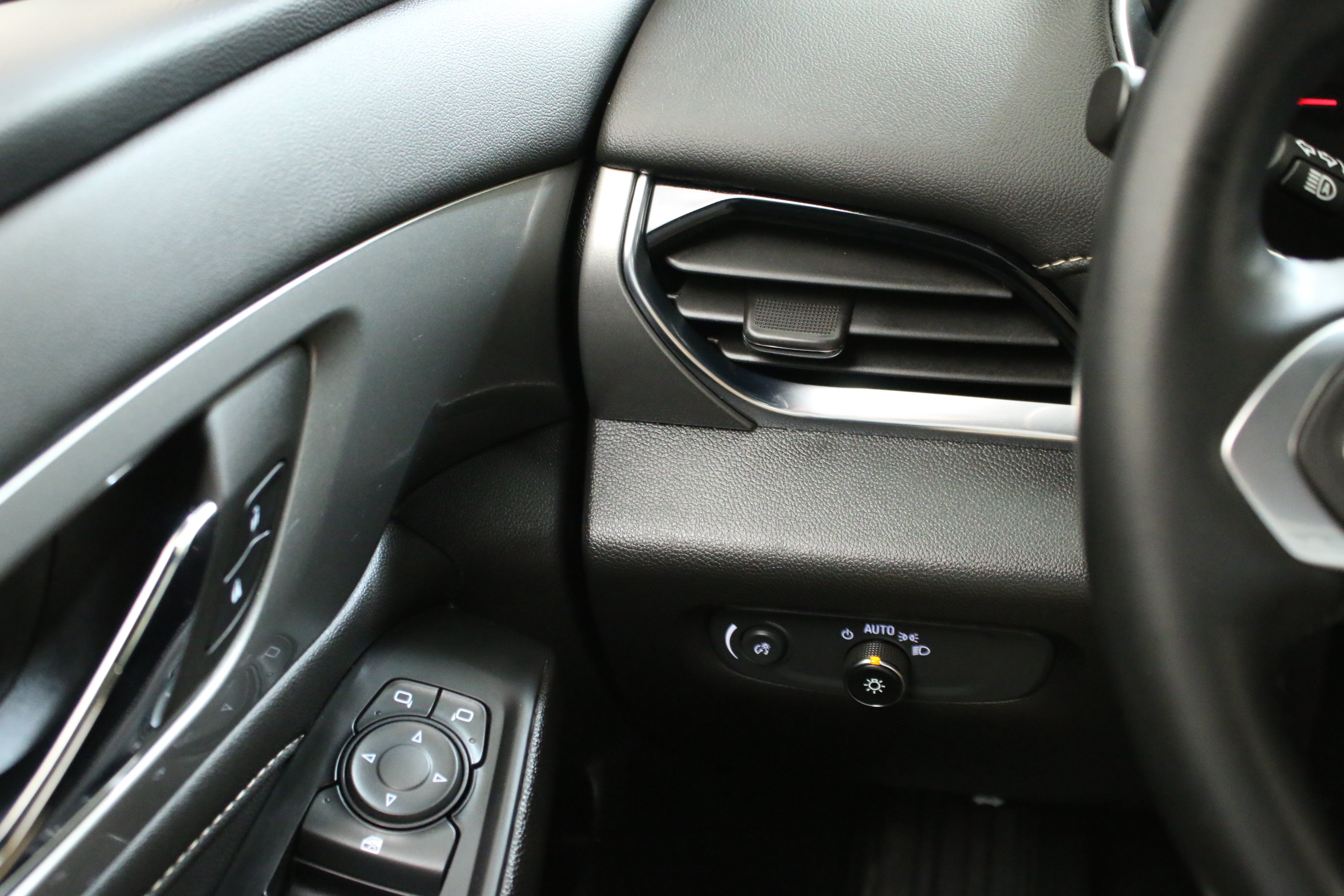 Used 2023 Mosaic Black Metallic Chevrolet LT Leather image 17