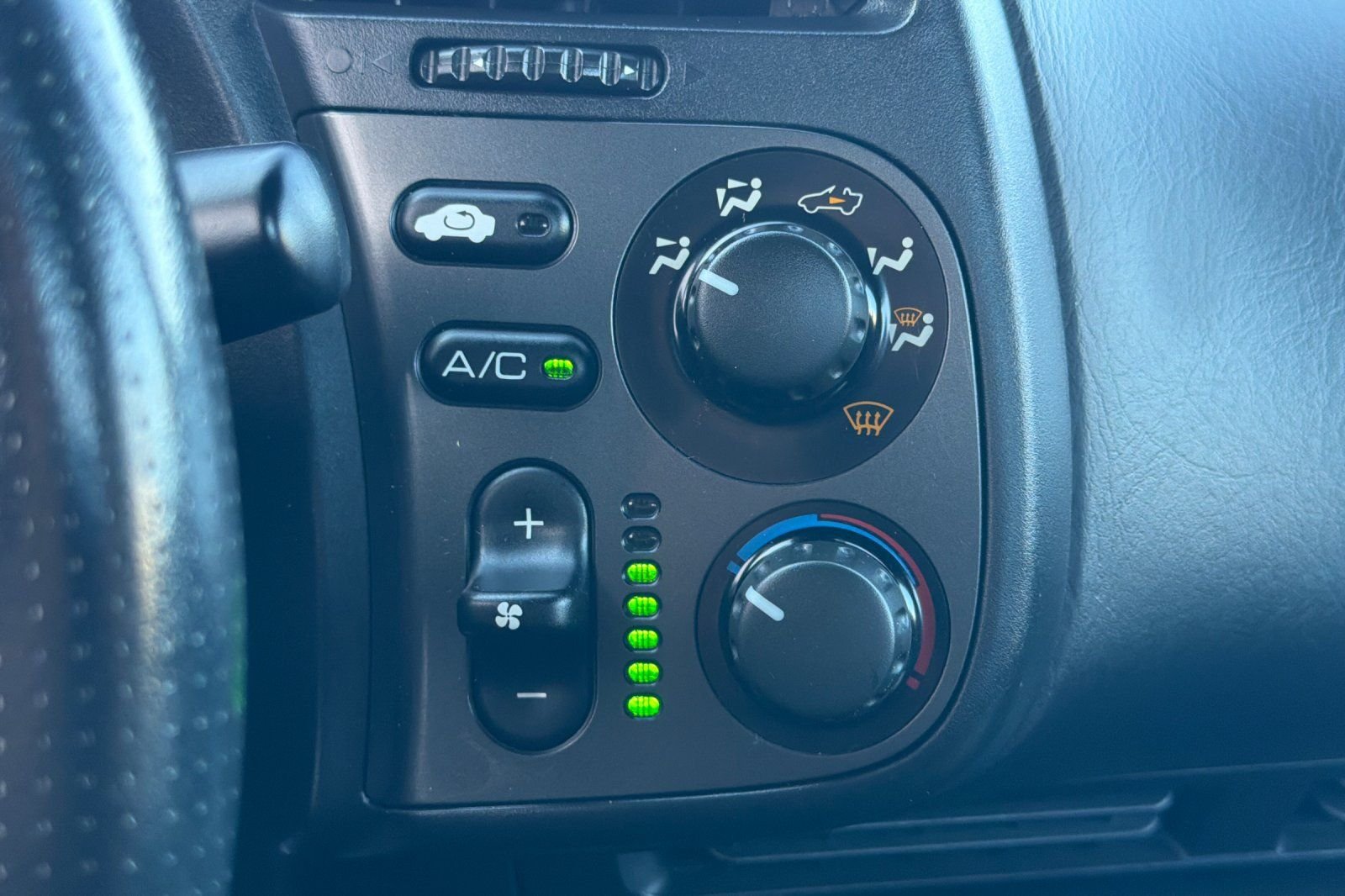 Used 2001  Honda Base image 22