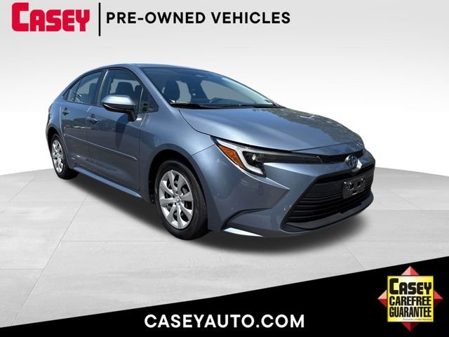 Used 2023  Toyota LE image 1