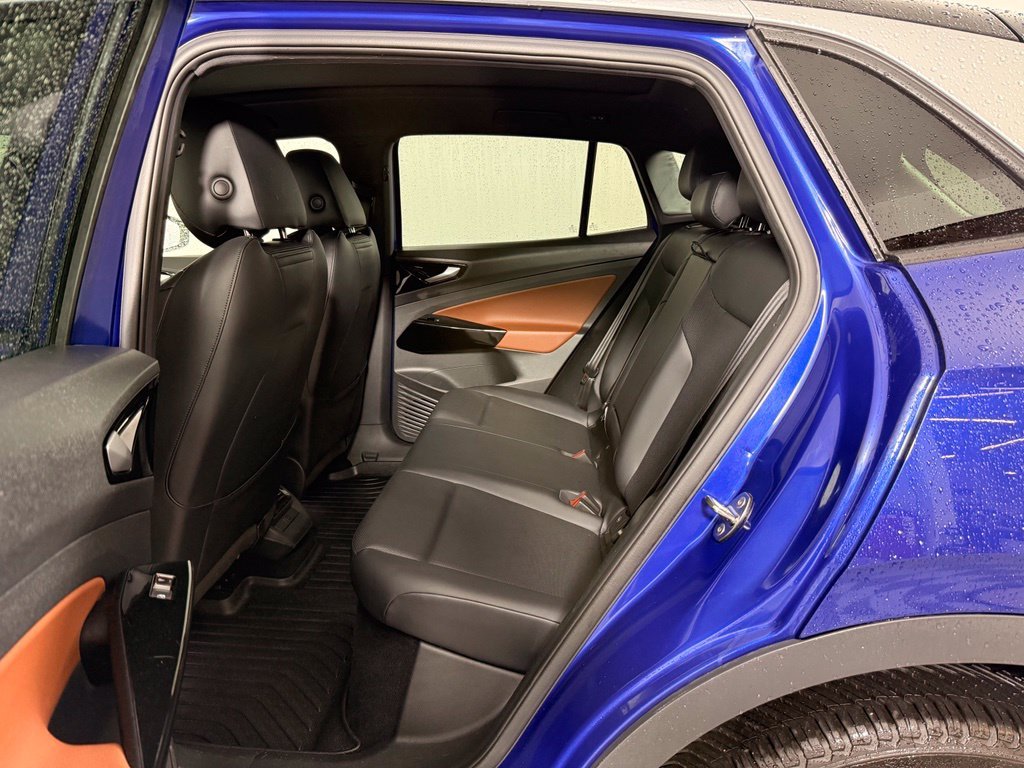 Used 2021 Blue Volkswagen Pro S image 16